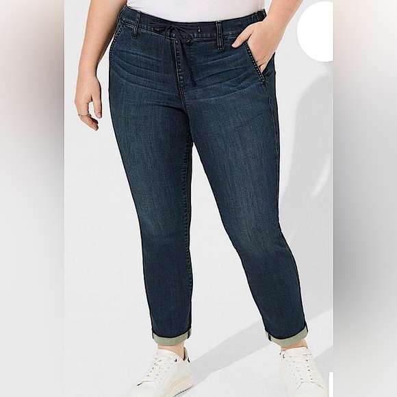 Torrid Pull-On Weekend Straight Super Soft Mid-Rise Jean - Picture 1 of 5